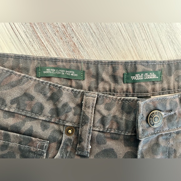 Wild Fable Leopard Print Denim Shorts Size 4 High Rise Brown - Picture 3 of 4